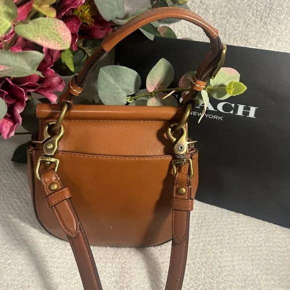 Coach Willis Brown Leather Women's crossbody with the legacy lining…. - Picture 4 of 10